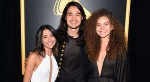 Tiago Iorc comemora prêmio com Anavitória no Grammy Latino