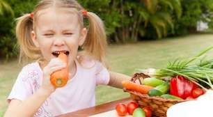 Tres alimentos que cuidan los dientes de los niños