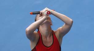 Halep e Wozniacki vencem e farão final na Austrália