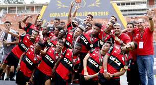 Fla marca aos 2min, segura pressão do São Paulo e é tetra