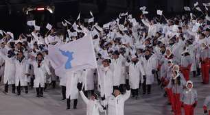 Delegações das Coreias entram sob bandeira única em estádio