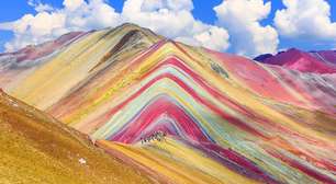 Como se explica a beleza da montanha de 7 cores que atrai multidões de turistas ao Peru