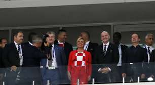 Presidente da Croácia dá camisa da seleção para Trump e May