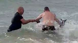 Policiais australianos se atiram ao mar para salvar canguru de afogamento