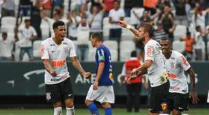 Corinthians marca nos acréscimos e empata com o São Caetano