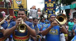 Desfiles em Olinda contam com bonecos gigantes de famosos