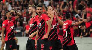 Com três de Marco Ruben, Athletico atropela o Boca na Baixada