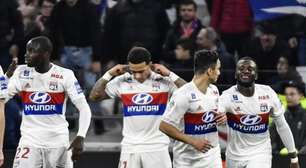 Lyon vence e segue na briga para voltar à Liga dos Campeões