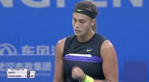 WTA Wuhan: Sabalenka brilhou na quadra e derrotou Barty (7-5 6-4)