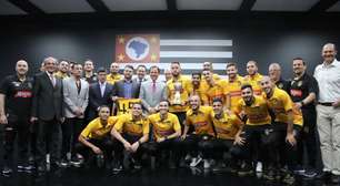 Tricampeão mundial, Magnus Futsal visita Palácio dos Bandeirantes