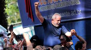 Justiça determina soltura de Lula; petista deixa a cadeia