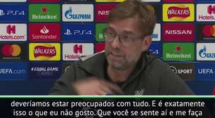 Klopp se irrita sobre coronavírus novamente: "Não podemos resolver isso com futebol"