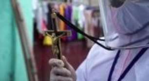 'Coronavírus é obra do demônio': os padres que usam exorcismo para tentar combater a covid-19