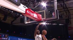 Espectacular mate de Kawhi Leonard