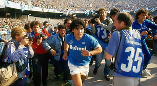 Zico ou Sócrates? Diego Armando Maradona, é claro!