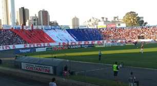 Torcida do Paraná protesta contra a diretoria