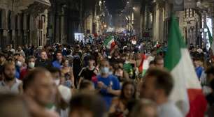 Torcedores tomam as ruas da Itália para celebrar título