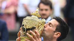 Djokovic bate 'azarão' e iguala recorde de Federer e Nadal