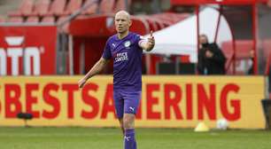 Robben anuncia 2ª aposentadoria após defender time holandês