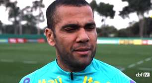 "Sou como Benjamin Button", brinca Daniel Alves sobre idade