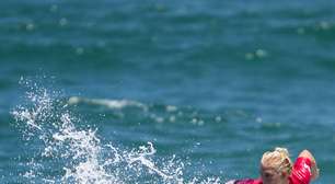 Brasileira Tatiana Weston-Webb avança no surfe da Olimpíada