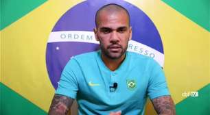 SELEÇÃO MASCULINA: Daniel Alves explica relação com jovens: "O sonho é de todos"