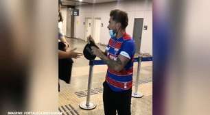 FORTALEZA: Lucas Lima desembarca, é recepcionado por torcedores e já veste camisa do clube