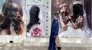 A maquiadora afegã que agora vive escondida