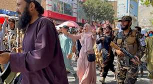 Talibã proíbe que mulheres façam viagens sem homens