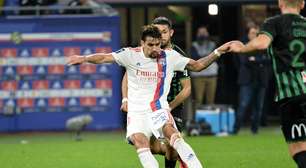 Lyon sofre, mas vence o Lens e se recupera na Ligue 1