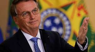 Bolsonaro admite desmatamento e culpa compradores de madeira