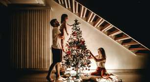 Aprenda a atrair desejos para 2022 com a árvore de Natal