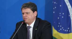 Nome de Bolsonaro em SP, Tarcísio discorda de presidente sobre vacinação