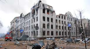 Vídeo: parte de prédio desaba em Kharkiv após ataque russo