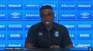 GRÊMIO: Roger aponta tranquilidade e experiência como diferença entre Diego Souza e os atacantes mais novos: "Quando ele está na cara do gol, o batimento diminui, enquanto o dos jovens aumenta"