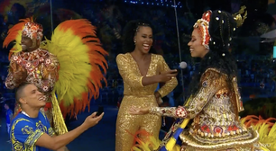 Porta-bandeira da Tuiuti é pedida em casamento ao vivo na Globo; veja