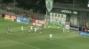 AMÉRICA: Belo chute! Raúl Cáceres marca o segundo gol contra o Atlético