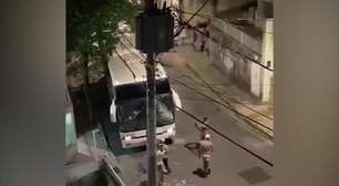 Ônibus da torcida do Grêmio é depredado por cruzeirenses em BH
