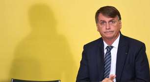 Bolsonaro repete ataques, cita militares e volta a insinuar 'sombra da suspeição' na eleição