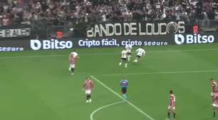 CORINTHIANS: Adson marca de cabeça o gol de empate contra o São Paulo no segundo tempo