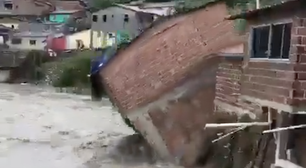 Temporal em Recife causa alagamentos, deslizamentos e derruba casas; veja