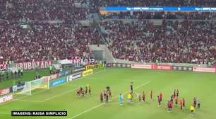 FLAMENGO: Festa na favela! Jogadores comemoram com a torcida vitória no Fla-Flu