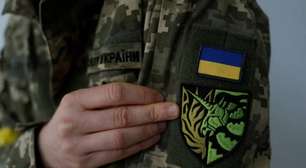 Soldados LGBT+ da Ucrânia usam farda com símbolo de unicórnio