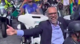 Allan dos Santos provoca Moraes com vídeo de motociata em Orlando