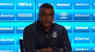 GRÊMIO: Roger procura evitar comparações com Cruzeiro e Vasco sobre forma de jogar mais ofensiva: "Já aprenderam a jogar essa competição"