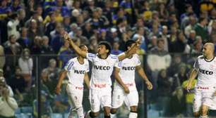 Romarinho lança camiseta em comemoração aos 10 anos do gol pelo Corinthians na Libertadores