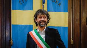 Ex-jogador da Itália toma posse como prefeito de Verona
