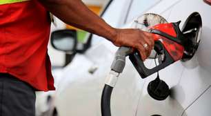 Preço da gasolina tem redução média de R$ 0,30 em SP, diz Procon