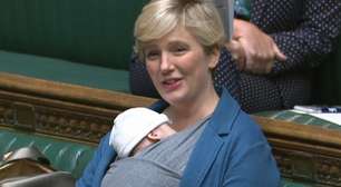 Bebê no plenário? Comitê britânico defende barrar filhos de parlamentares em debates