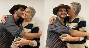 Gabriel Sater tieta Selma Egrei nos bastidores de 'Pantanal': 'Linda e finíssima'